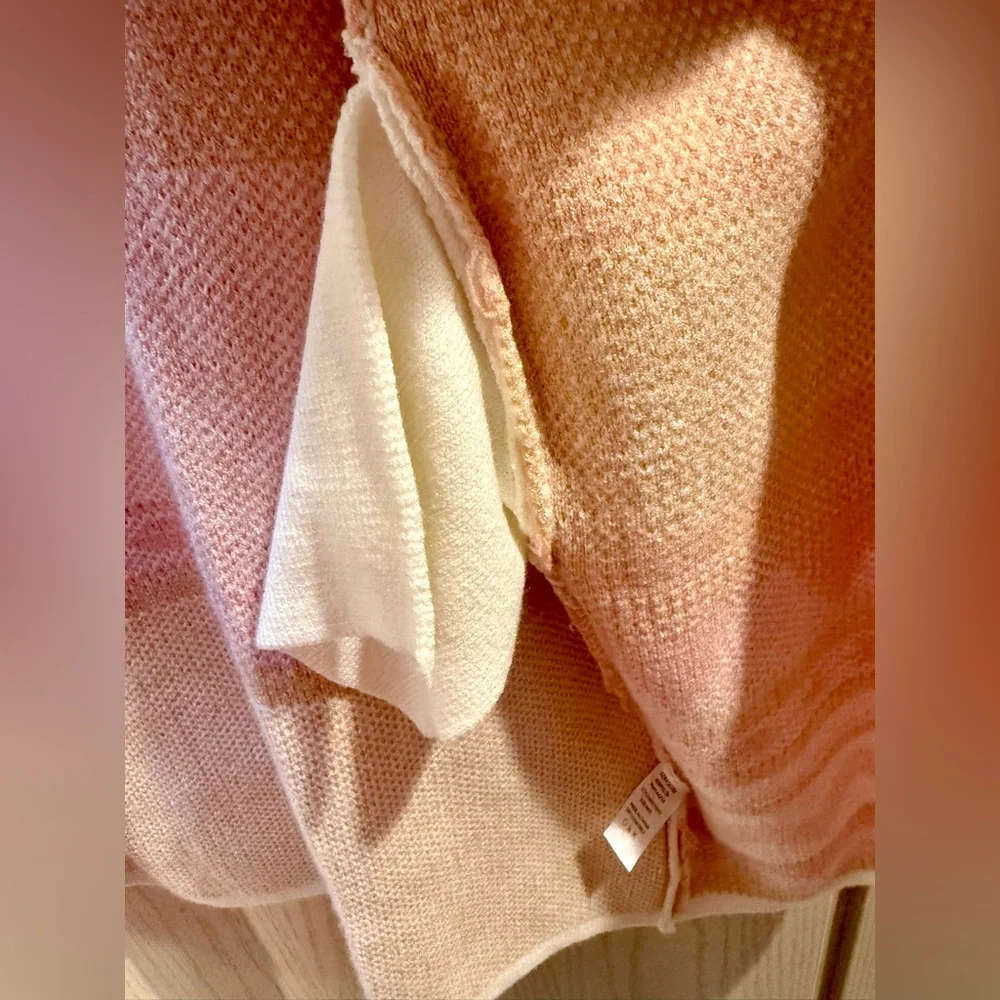 Elegant Pink and Cream Cardigan - Picture 9 of 11